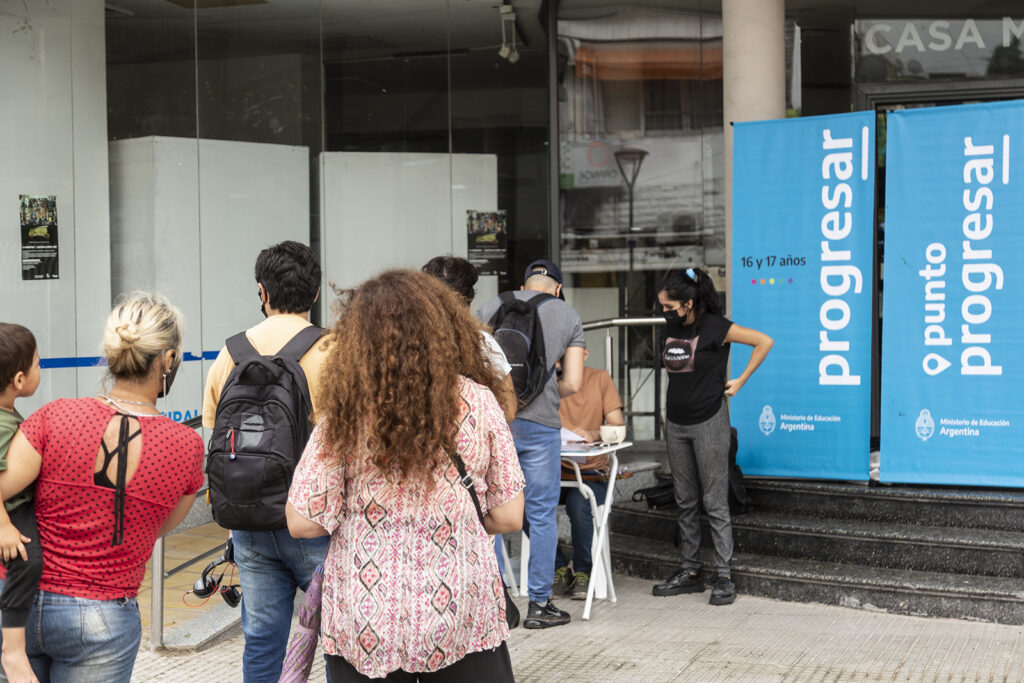 Becas Progresar 2024: el municipio de Alte. Brown inscribe y brinda asesoramiento