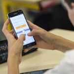 Rige la prohibición de usar celulares en las escuelas primarias de la Provincia