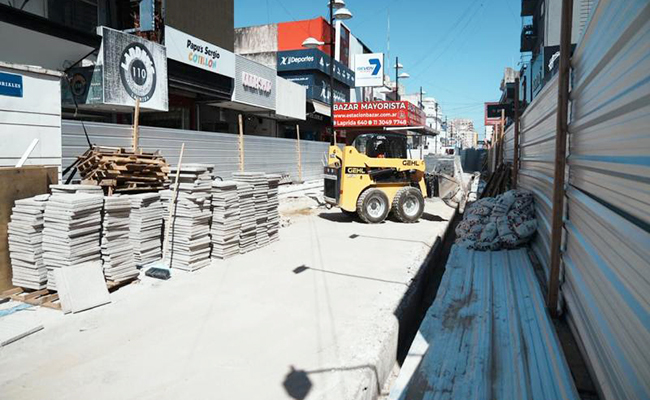 Avanza la renovación de la peatonal Laprida con nuevas veredas, luminarias y espacios verdes