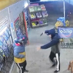 Le dispararon a los pies para obligarlo a entregar la moto