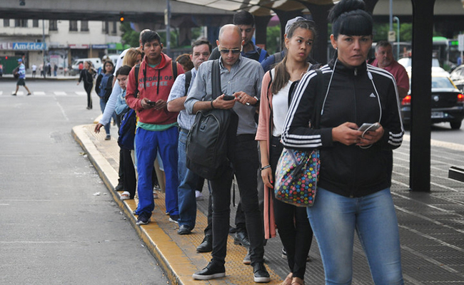 Paro de la UTA: demoras y largas filas en las paradas del AMBA