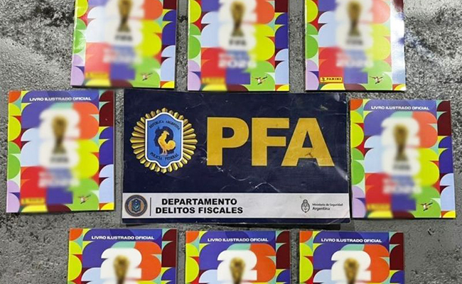 Cayeron en Lanús con 2.200 álbumes del Mundial y mercadería ilegal por $200 millones