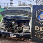 Desarticularon un desarmadero clandestino en Ezeiza: secuestraron nueve vehículos y un arsenal
